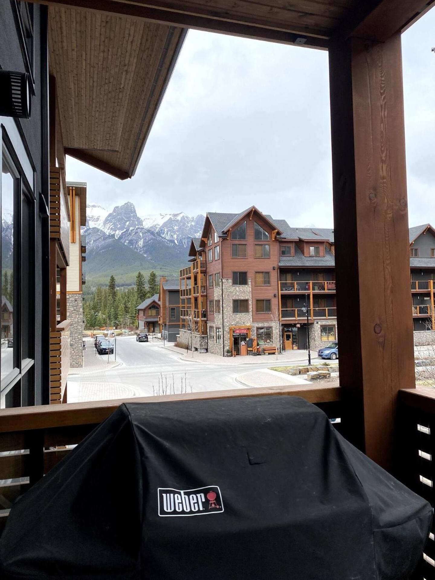 Luxury Unit In The Heart Of Canmore Exterior photo